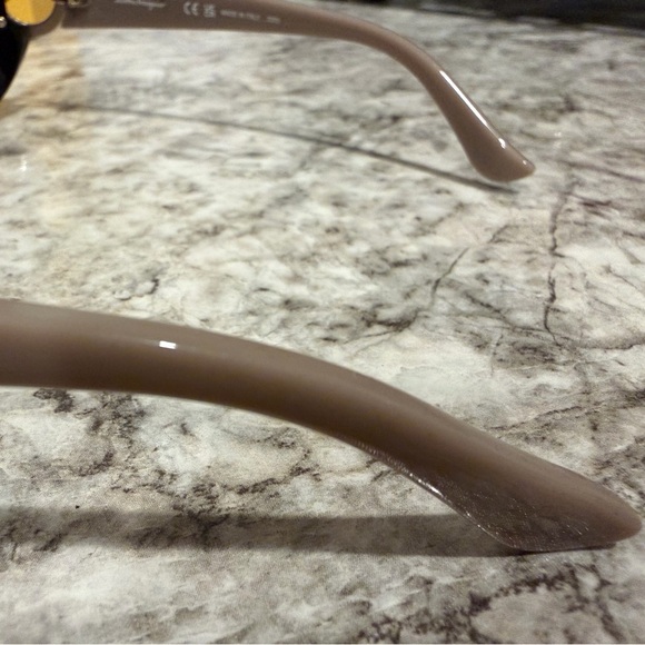 Ferragamo oversized black women’s sunglasses, NWOT - Picture 5 of 5